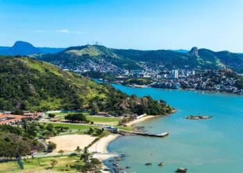 Cidade com melhor qualidade do ar no Brasil é também um paraíso verde à beira-mar