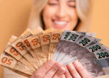 Fortuna de R$ 5,6 trilhões com substância que brota da terra foi descoberta por brasileiro
