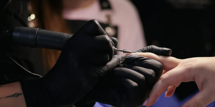 Pode ser o fim da linha para unhas de gel após proibição começar a valer