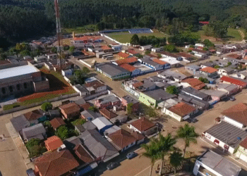 Cidade paulista vive cada vez mais isolada e moradores precisam viajar cerca de 61 km para pagar contas ou fazer depósitos