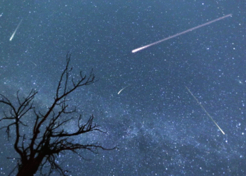 Cometa é fragmentado ao passar próximo do sol e risco de atingir a Terra foi atualizado