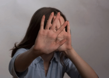 Estado libera item de defesa pessoal para mulheres que causa falta de ar e cegueira temporária