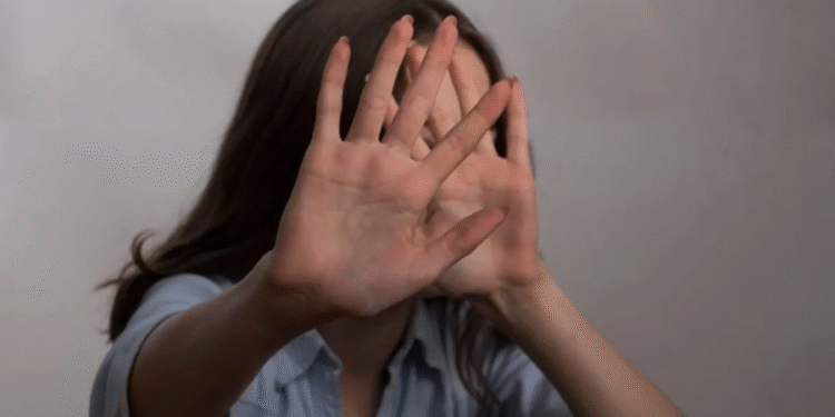 Estado libera item de defesa pessoal para mulheres que causa falta de ar e cegueira temporária