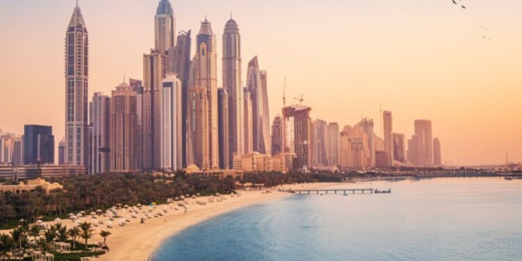 Dubai construiu ilha paradisíaca com 85 milhões de m³ de areia dragada para adicionar 56 km à sua costa