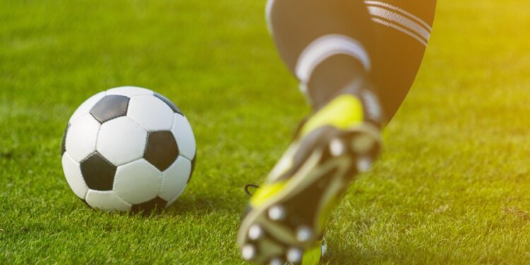 Prefeito convoca funcionários da prefeitura para irem trabalhar com camisa de time de futebol