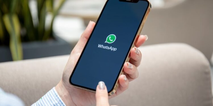 WhatsApp tem função que envia dinheiro e poucos sabem usar