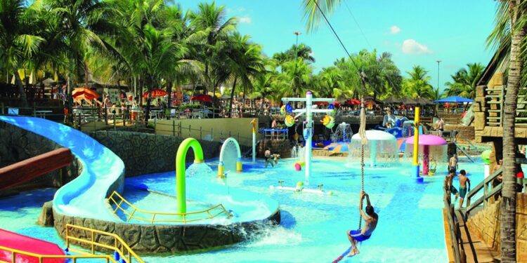 Segundo parque aquático mais visitado do mundo fica no Brasil e fatura R$ 240 milhões por ano