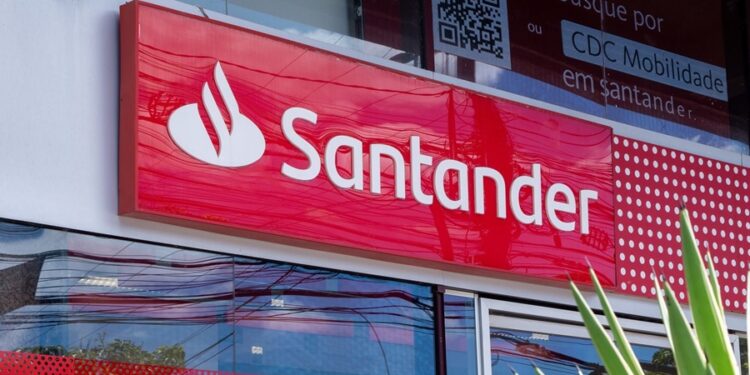 Santander comunica clientes sobre encerramento de serviço