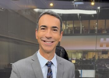 Cézar Tralli só assumiu a bancada do Jornal Nacional e já foi informado sobre novo âncora em 2026