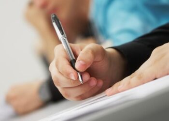 Concurso público com salários de até R$ 14 mil abre maior seleção para professores desde 2016