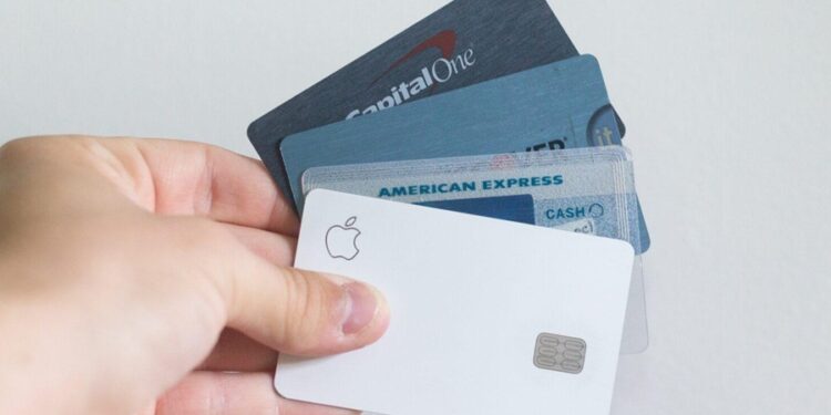 Bancos podem reduzir o limite do cartão de crédito sem comunicar previamente