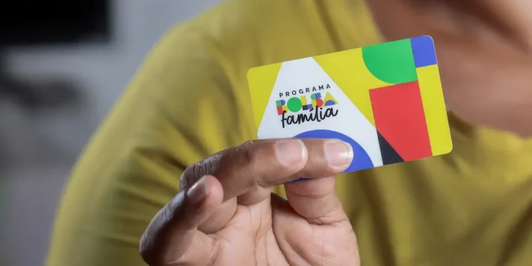 Critério adotado pelo governo fará beneficiários do Bolsa Família receberem R$ 750