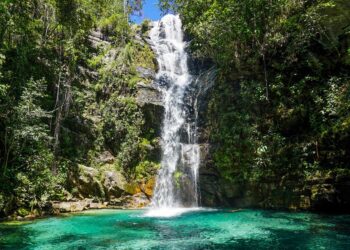 Maior cachoeira do mundo tem quase 1 km de altura e não fica tão longe para brasileiros visitarem