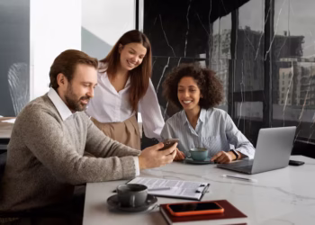 País oficializou a redução da jornada de trabalho para 42 horas semanais