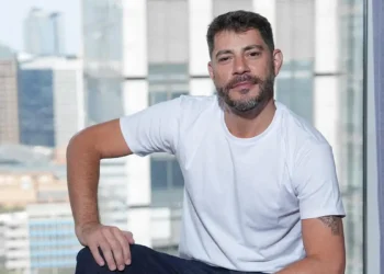 Evaristo Costa mudou de rumo após deixar a Globo e agora trabalha com leilão