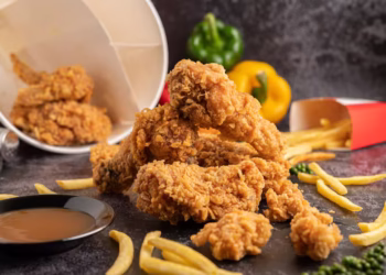 Rede de frango frito famosa por seus molhos exclusivos precisou encerrar operações devido à falência