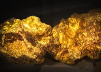 Bactéria garimpeira é capaz de produzir ouro através de outros metais