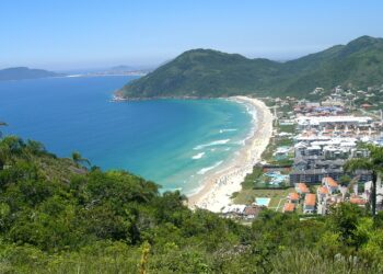 Destino brasileiro vence lugares badalados de Cuba e Espanha como a melhor praia urbana do mundo