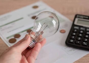 5 aparelhos que pesam a conta de luz e você segue deixando na tomada