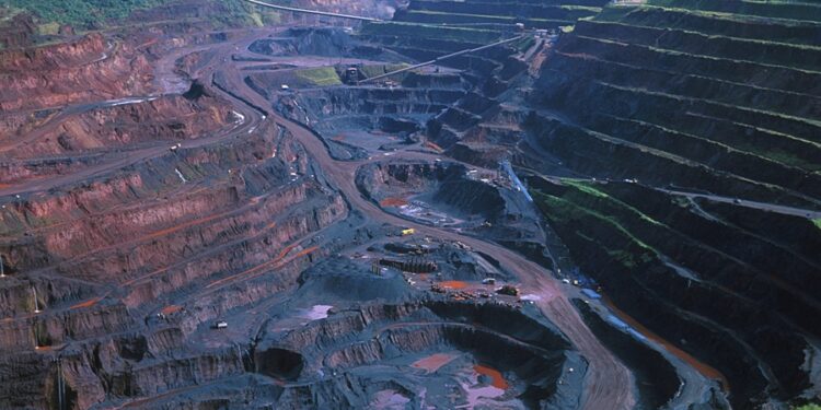 Geólogos revelam a descoberta de enorme jazida com mais de 1.000 toneladas de ouro