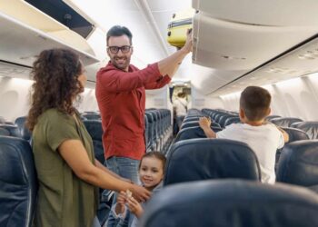 Brasileiros estão enfrentando até 30 horas de voo para conhecer a maior cidade do mundo