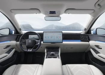 Novo modelo registrado pela BYD no Brasil surpreende fazendo 36 km por litro