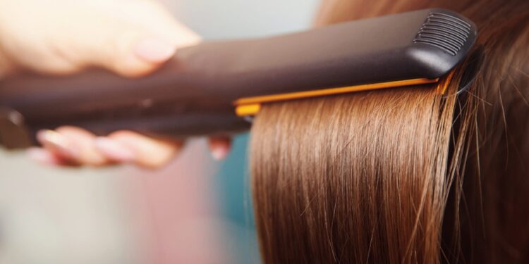 Confira a sua! Anvisa proíbe modelo específico de escova progressiva