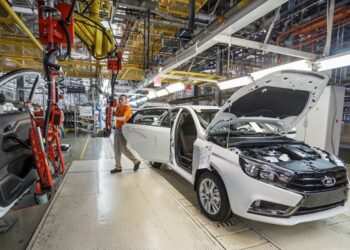 Enorme fábrica de veículos no Brasil encaminha suspensão de contratos e 650 serão afetados