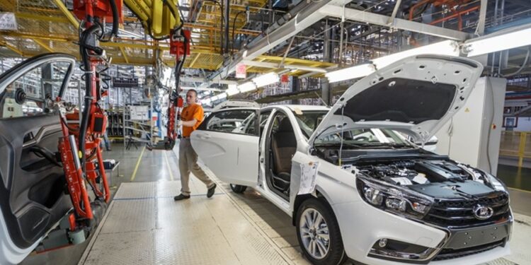 Enorme fábrica de veículos no Brasil encaminha suspensão de contratos e 650 serão afetados