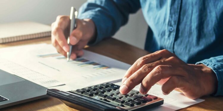 Brasileiros com empresas no Simples Nacional recebem péssima notícia para 2026