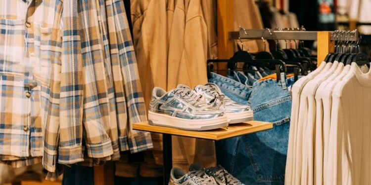 Marca de roupas famosa comunicou o fechamento de 31 lojas e 138 funcionários demitidos