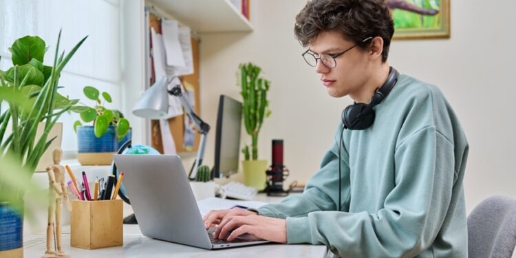 Quatro processos seletivos são lançados com salários de até R$ 12,7 mil