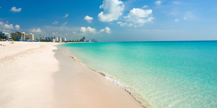 Melhores praias brasileiras para aproveitar como se estivesse no próprio Caribe