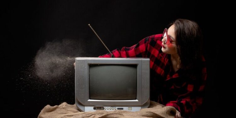 Ter uma TV de tubo em casa é o mesmo que ter um tesouro escondido