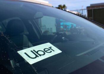 Uber X e Uber Confort passam a oferecer carros sem motoristas