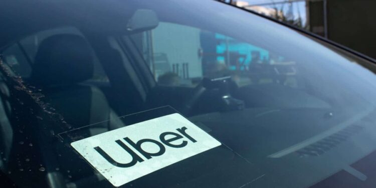 Uber X e Uber Confort passam a oferecer carros sem motoristas