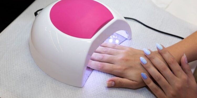 Como identificar substâncias proibidas pela Anvisa nos esmaltes em gel