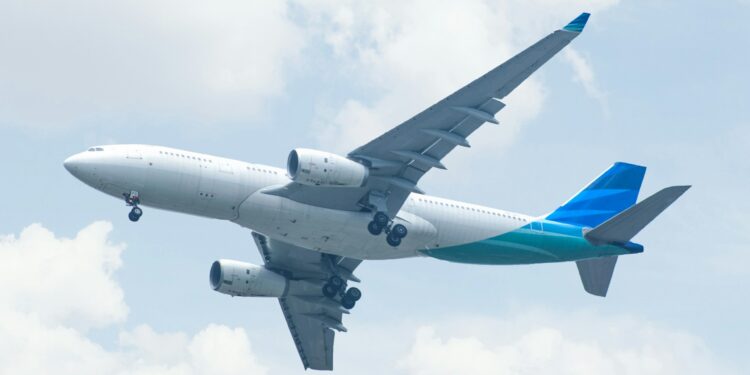 Companhia aérea vai à falência, demite 100 funcionários e afeta milhares de passageiros
