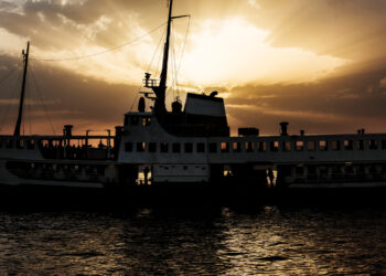 Militares dos EUA matam uma pessoa em operação no Oceano Pacífico