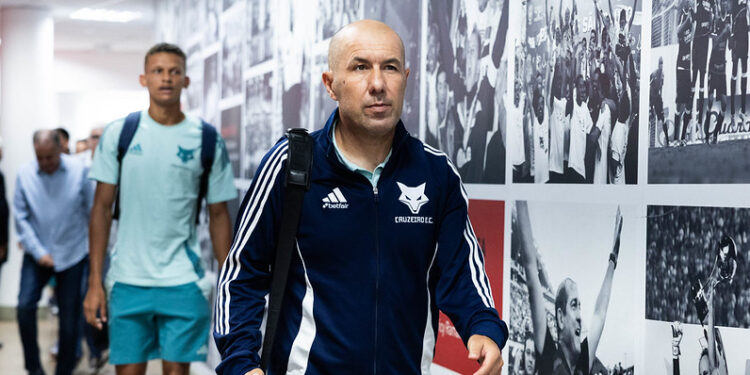 Enquanto Leonardo Jardim recusou R$ 3 milhões por mês, Tite aceita bem menos para treinar o Cruzeiro