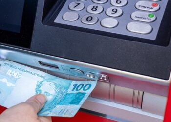 Receita Federal começará investigar todos os saques feitos em caixas eletrônicos acima desse valor em outro país