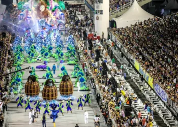 Carnaval 2026 terá desfiles em plena sexta-feira 13
