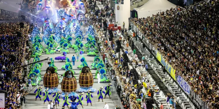 Carnaval 2026 terá desfiles em plena sexta-feira 13