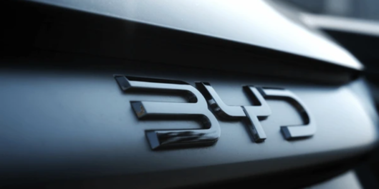 Novo SUV da BYD é tão resistente que derruba até palmeiras: Eles provaram na prática