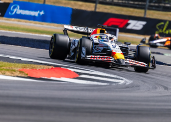 Piloto que virou o novo xodozinho da Fórmula 1 é filho de uma das pessoas mais poderosas do mundo