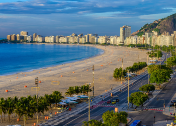 Pequena cidade com 13 km de orla e 7 lagoas vira a nova queridinha do mercado imobiliário em SC