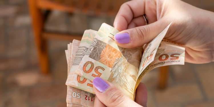 Reajuste do salário mínimo vai pesar no bolso de quem é MEI em 2026