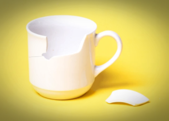 Cuidado ao beber em copos quebrados na virada de ano ou poderá começar 2026 com azar