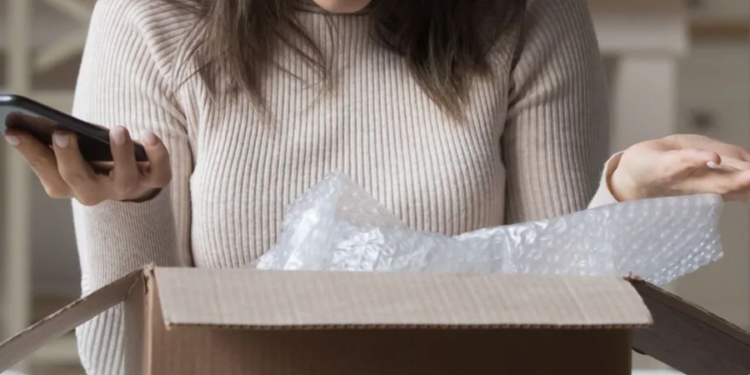 Golpe da encomenda retida volta a ganhar força no Brasil às vésperas do Natal