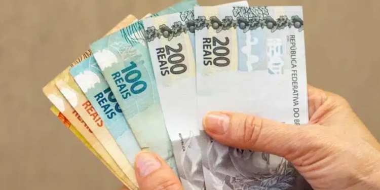 Valor atualizado do salário mínimo vai cobrir só 20% dos gastos de aposentados em 2026